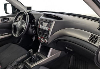 Подержанный автомобиль Subaru Forester Suv 2010 года (13 фото)