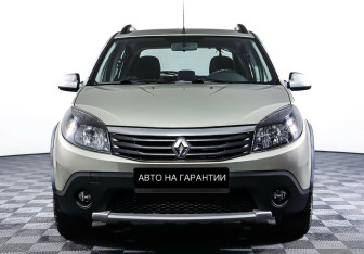 Подержанный автомобиль Renault Sandero 2013 года (2 фото)