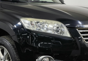 Подержанный автомобиль Toyota RAV4 2011 года (15 фото)