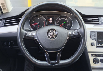 Подержанный автомобиль Volkswagen Passat Sedan 2016 года (13 фото)