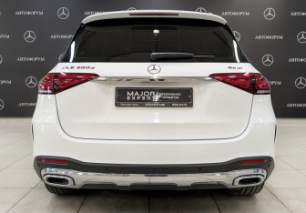 Подержанный автомобиль Mercedes-Benz GLE 2021 года (6 фото)