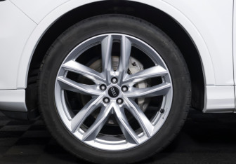 Подержанный автомобиль Audi Q7 2020 года (19 фото)