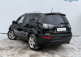 Подержанный автомобиль Mitsubishi Outlander 2008 года (7 фото)