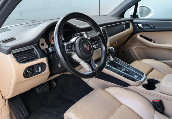 Подержанный автомобиль Porsche Macan 2018 года (14 фото)