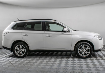 Подержанный автомобиль Mitsubishi Outlander 2013 года (4 фото)