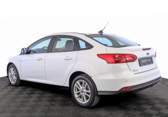 Подержанный автомобиль Ford Focus Sedan 2019 года (7 фото)