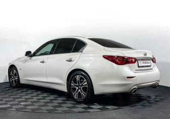Подержанный автомобиль Infiniti Q50 2016 года (7 фото)