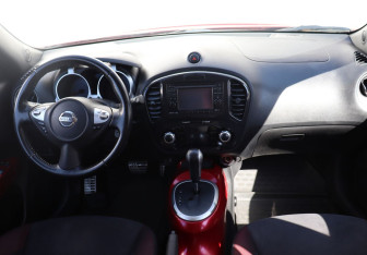 Подержанный автомобиль Nissan Juke 2011 года (15 фото)