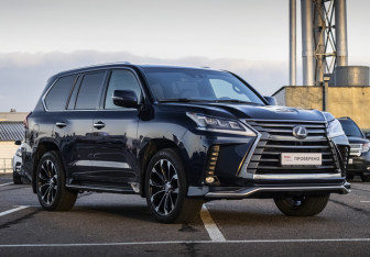 Подержанный автомобиль Lexus LX 2016 года (5 фото)