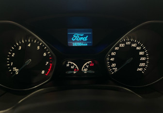 Подержанный автомобиль Ford Focus Hatchback 2013 года (14 фото)