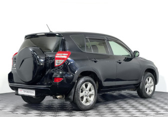 Подержанный автомобиль Toyota RAV4 2011 года (5 фото)