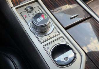 Подержанный автомобиль Jaguar XF Sedan 2009 года (19 фото)