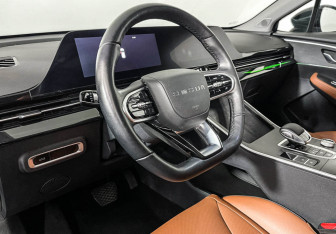 Подержанный автомобиль Omoda C5 2023 года (13 фото)