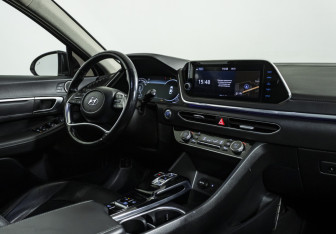Подержанный автомобиль Hyundai Sonata 2019 года (9 фото)