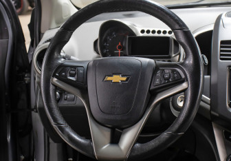 Подержанный автомобиль Chevrolet Aveo Hatchback 2013 года (15 фото)