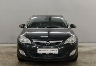 Подержанный автомобиль Opel Astra Hatchback 2011 года (2 фото)