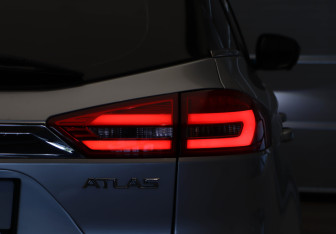 Подержанный автомобиль Geely Atlas 2021 года (25 фото)