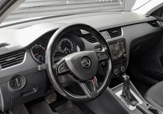Подержанный автомобиль Skoda Octavia Liftback 2020 года (14 фото)