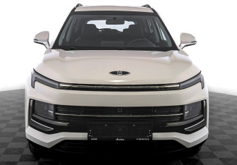 Новый Москвич 3 2025 (5 фото)