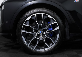 Подержанный автомобиль BMW X7 2023 года (30 фото)