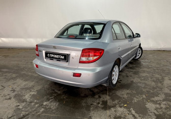 Подержанный автомобиль Kia Rio Sedan 2010 года (6 фото)