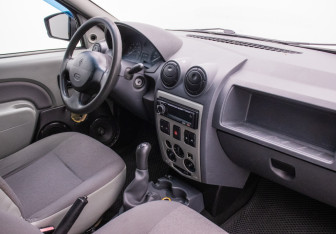 Подержанный автомобиль Renault Logan Sedan 2009 года (10 фото)