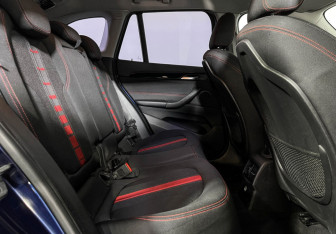 Подержанный автомобиль BMW X1 2015 года (14 фото)