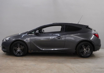 Подержанный автомобиль Opel Astra Hatchback 2012 года (4 фото)