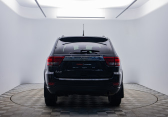 Подержанный автомобиль Jeep Grand Cherokee 2010 года (6 фото)