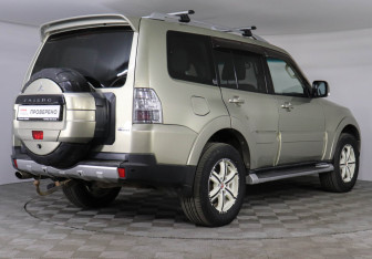 Подержанный автомобиль Mitsubishi Pajero 2007 года (5 фото)