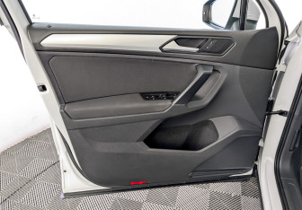 Подержанный автомобиль Volkswagen Tiguan 2021 года (19 фото)