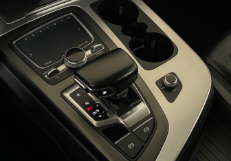 Подержанный автомобиль Audi Q7 2016 года (35 фото)