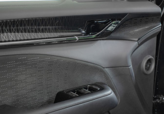 Подержанный автомобиль Zeekr 009 2023 года (17 фото)