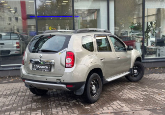 Подержанный автомобиль Renault Duster 2013 года (8 фото)