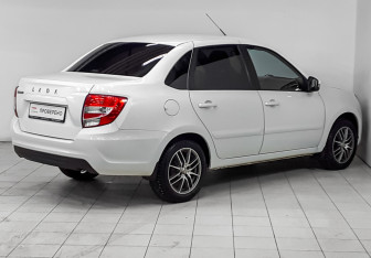 Подержанный автомобиль LADA (ВАЗ) Granta Sedan 2021 года (4 фото)