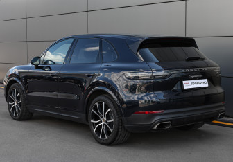 Подержанный автомобиль Porsche Cayenne 2018 года (6 фото)