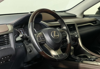 Подержанный автомобиль Lexus RX 2019 года (13 фото)