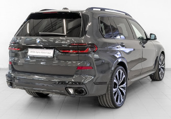 Новый BMW X7 2025 (2 фото)