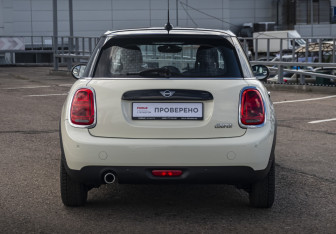 Подержанный автомобиль MINI Hatch 2019 года (6 фото)