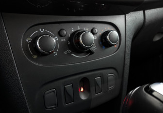 Подержанный автомобиль Renault Logan Sedan 2021 года (25 фото)