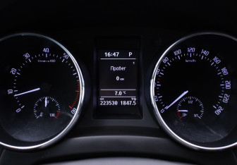Подержанный автомобиль Skoda Yeti 2011 года (12 фото)