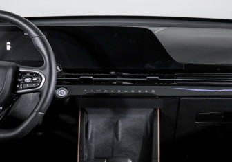 Подержанный автомобиль Omoda C5 2024 года (13 фото)