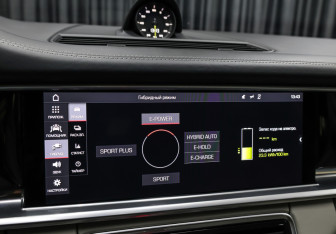 Подержанный автомобиль Porsche Panamera Wagon 2019 года (22 фото)