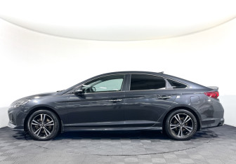 Подержанный автомобиль Hyundai Sonata 2018 года (8 фото)