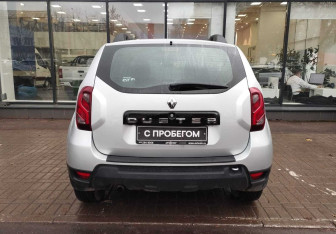 Подержанный автомобиль Renault Duster 2019 года (7 фото)