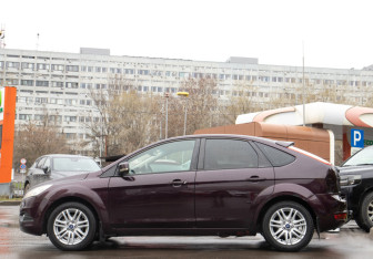 Подержанный автомобиль Ford Focus Hatchback 2008 года (6 фото)