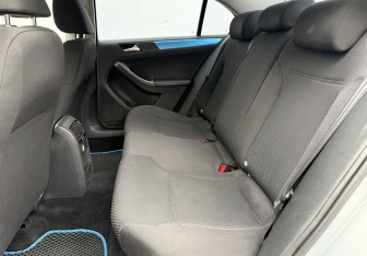 Подержанный автомобиль Volkswagen Jetta Sedan 2013 года (11 фото)