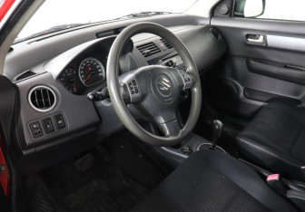 Подержанный автомобиль Suzuki Swift Hatchback 2006 года (9 фото)