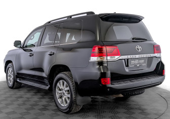 Подержанный автомобиль Toyota Land Cruiser Suv 2019 года (7 фото)