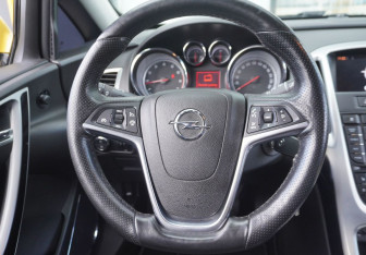 Подержанный автомобиль Opel Astra Hatchback 2012 года (13 фото)